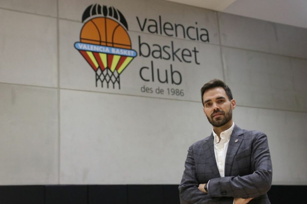 Αιχμές CEO Βαλένθια: «Εμείς δεν παίζουμε έξω από το γήπεδο – Αυτό το κάνει ο Αταμάν»