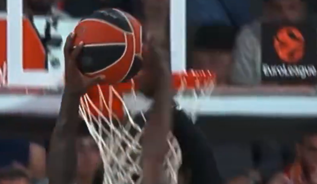 Πάτε καλά; Η Ευρωλίγκα... αποθέωσε το φάουλ στον Κέντρικ Ναν! (vid)