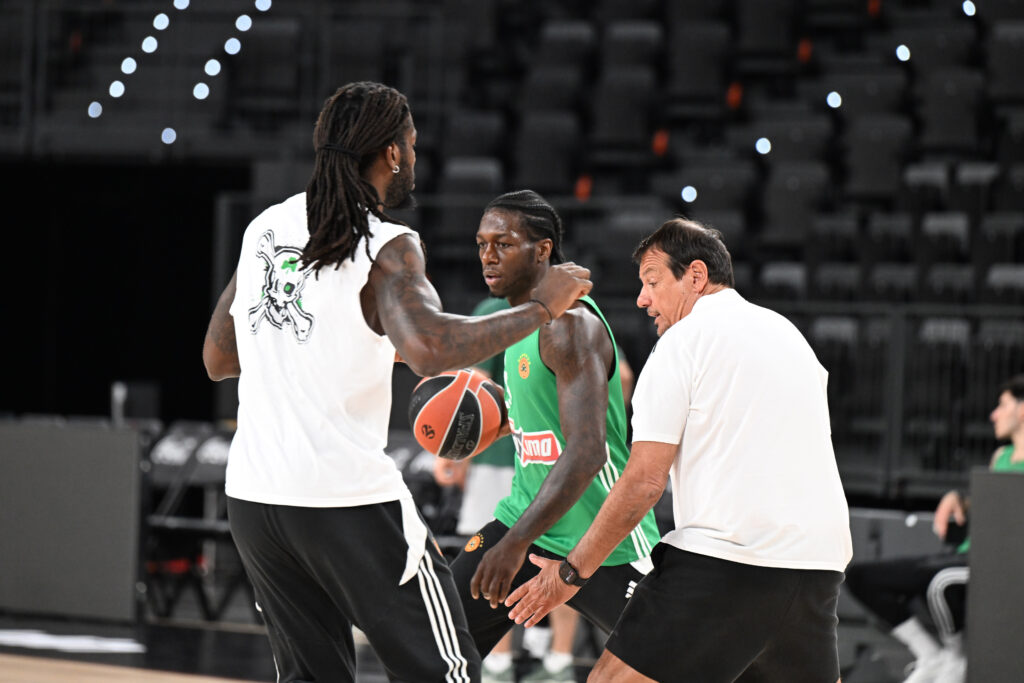 «Φροντιστήριο» Αταμάν σε Λεσόρ - Δείτε φωτογραφίες