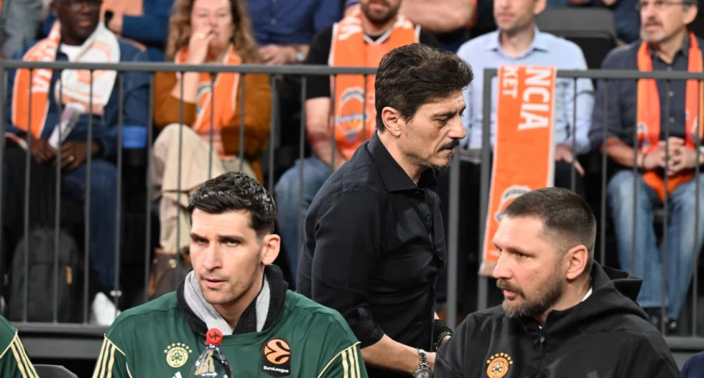 Στη Roig Arena και ο Δημήτρης Γιαννακόπουλος για το Game 2 με τη Βαλένθια