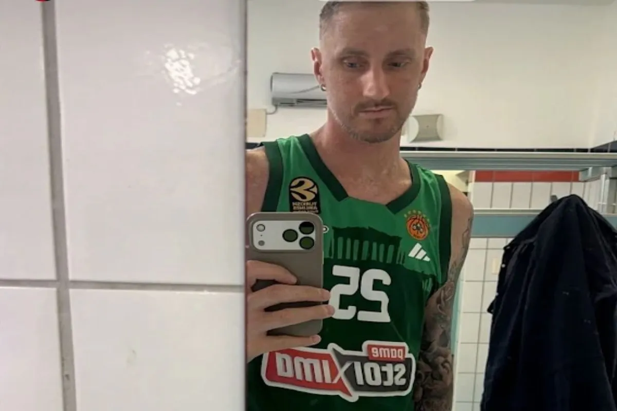 Νέο story του Ακίλε Πολονάρα με φανέλα του Παναθηναϊκού!