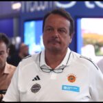 Φωτογραφία: Με φανέλα-μήνυμα στο αεροδρόμιο ο Εργκίν Αταμάν!
