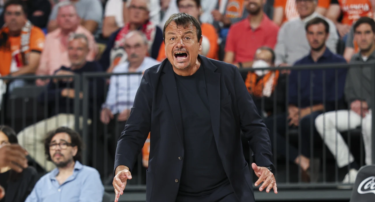 Ο Αταμάν πέταξε μπουκάλι και δέχτηκε τεχνική ποινή