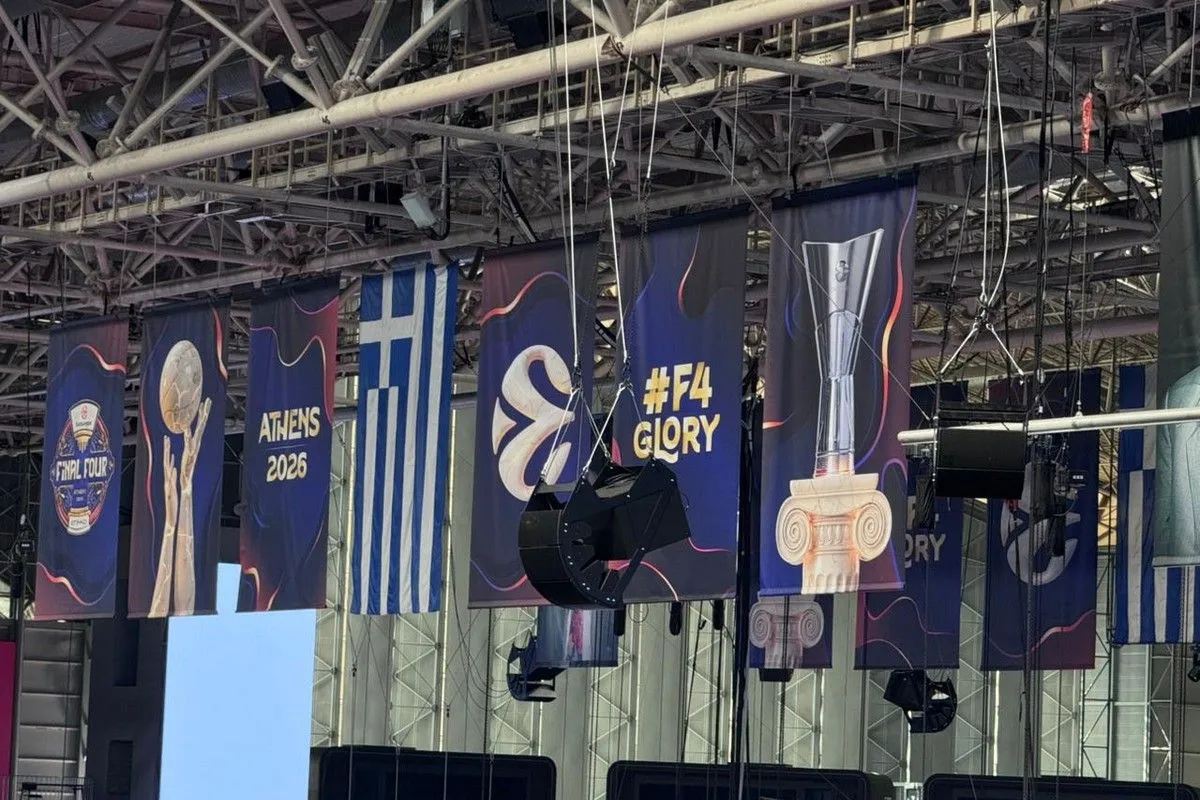 Final Four: Παρέμειναν τα λάβαρα Παύλου - Θανάση Γιαννακόπουλου στον ουρανό του Telekom Center