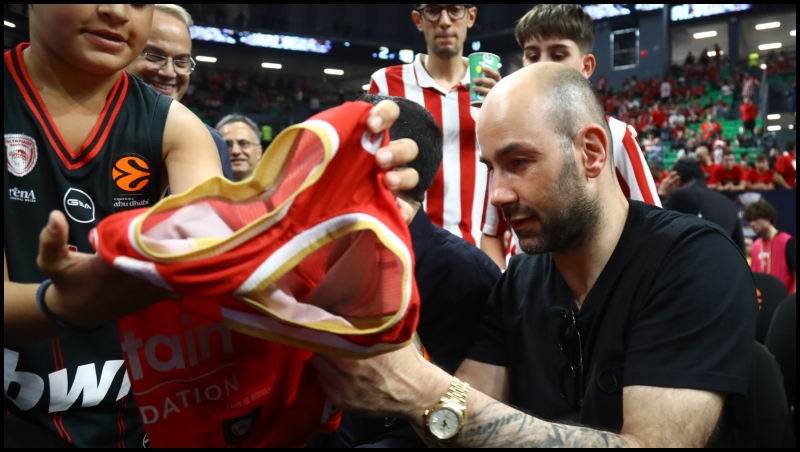 Final Four: Παρών ο Σπανούλης στο Telekom Center - Αποθεώθηκε από την εξέδρα (pics)