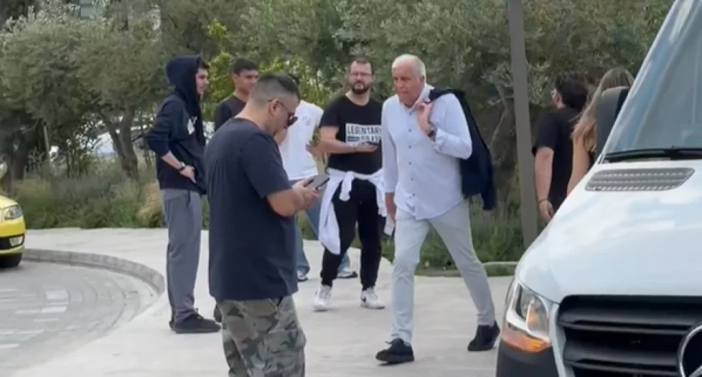 Ο Ομπράντοβιτς στο ξενοδοχείο των ομάδων πριν το Final Four της Euroleague
