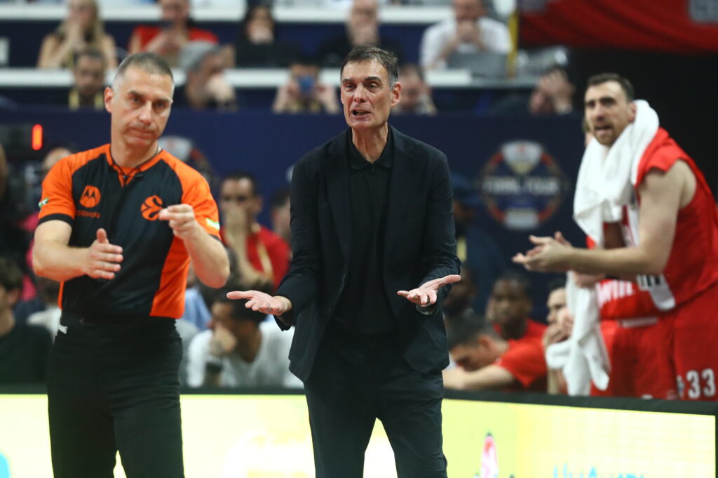 Ολυμπιακός - Ρεάλ: ΤΡΟΜΕΡΟ φάουλ-εφεύρεση σε Φουρνιέ! (vid)