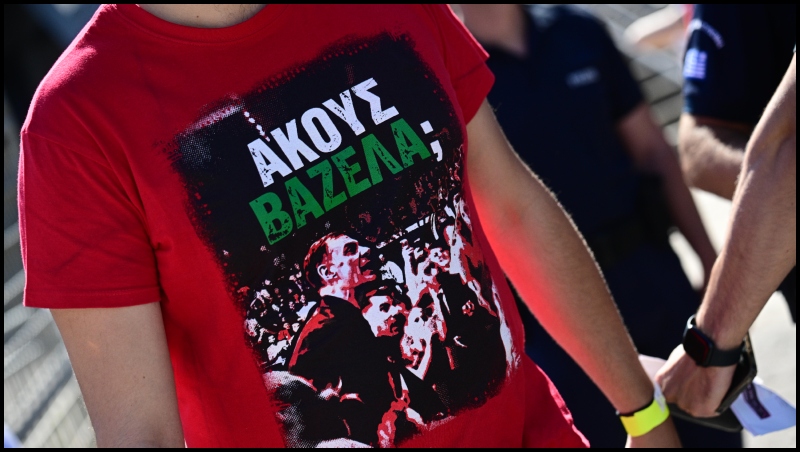 Final Four: Προκλητικό t-shirt με Μπαρτζώκα στο Telekom Center Athens (pic)