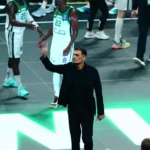 Η κίνηση Μπαρτζώκα προς την εξέδρα μετά το Game 2 (vid)