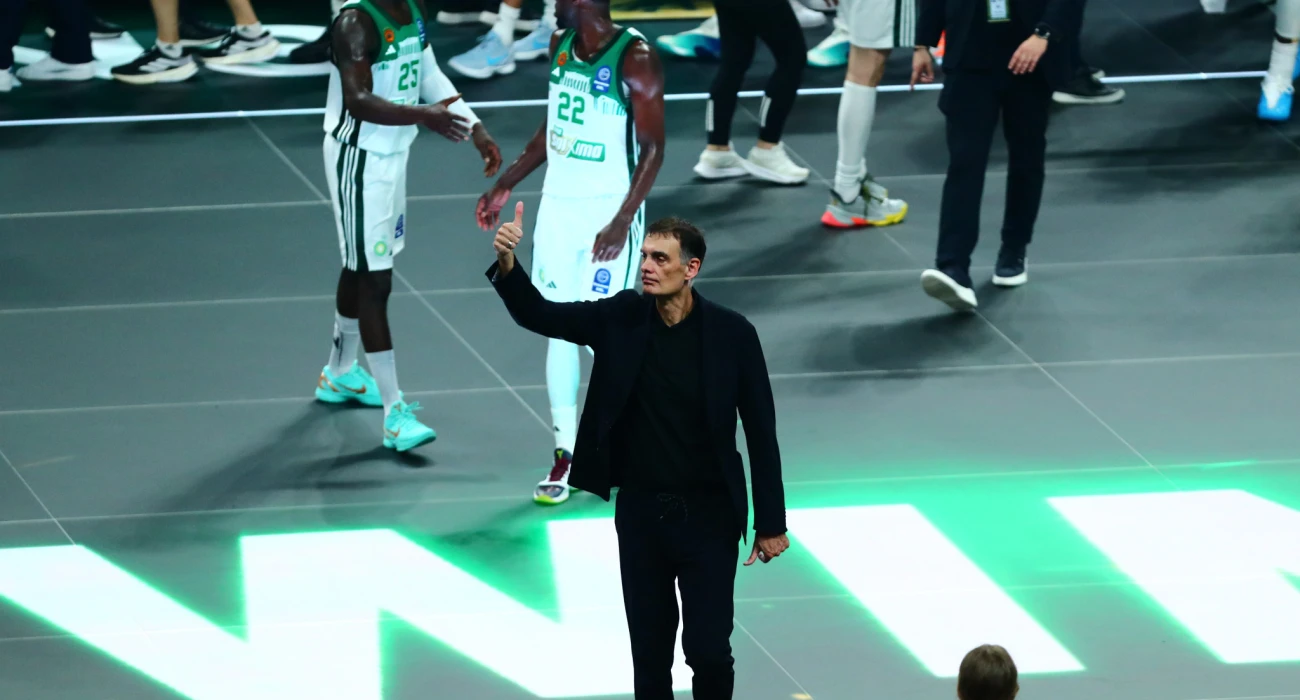 Η κίνηση Μπαρτζώκα προς την εξέδρα μετά το Game 2 (vid)