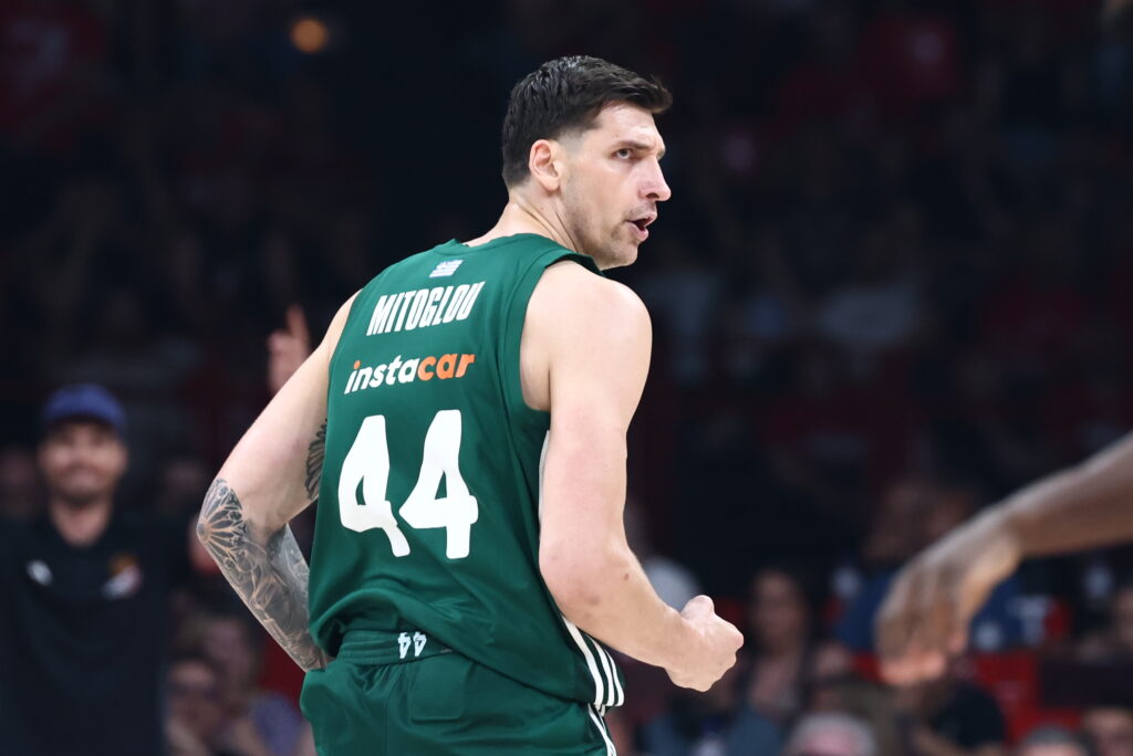 Μπροστά στη καλύτερη κερκίδα κάνει το 1-1 το τριφύλλι!