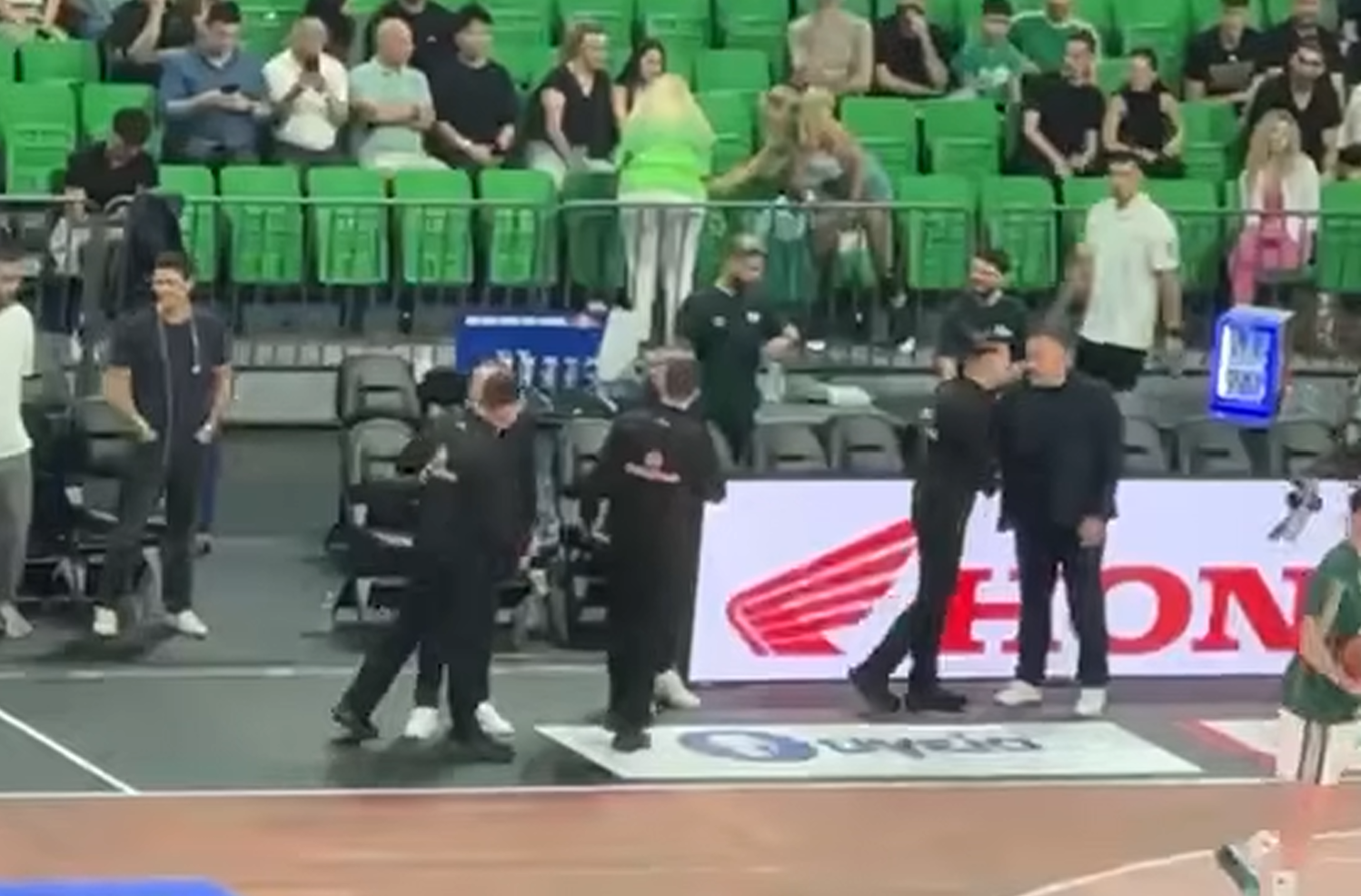 Παναθηναϊκός - Ολυμπιακός: Άγριο κράξιμο στους διαιτητές του ντέρμπι (vid)
