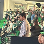 O Δημήτρης Γιαννακόπουλος στο T-Center για το Game 2 - Αποθέωση από τον κόσμο (vid)