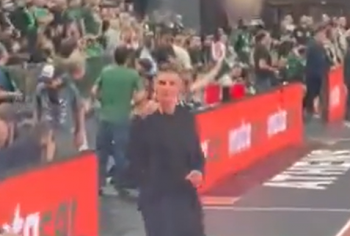 Video: Ο Μπαρτζώκας άνοιξε διάλογο με… χειρονομίες στο «T-Center»