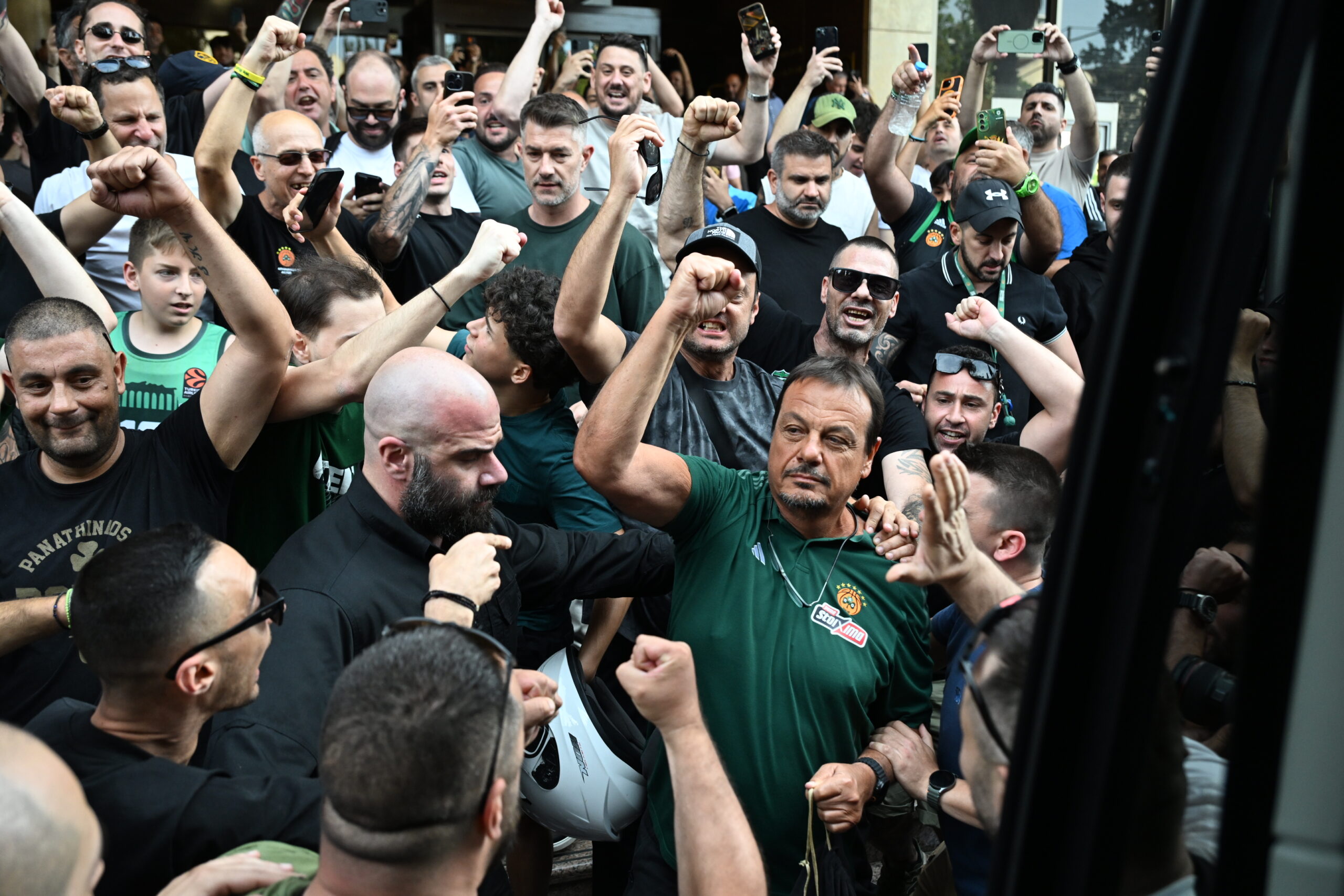 Παναθηναϊκός: Γροθιές από Αταμάν κατά την αναχώρηση - Με... αφάνα ο Ναν στο ΣΕΦ (pics)