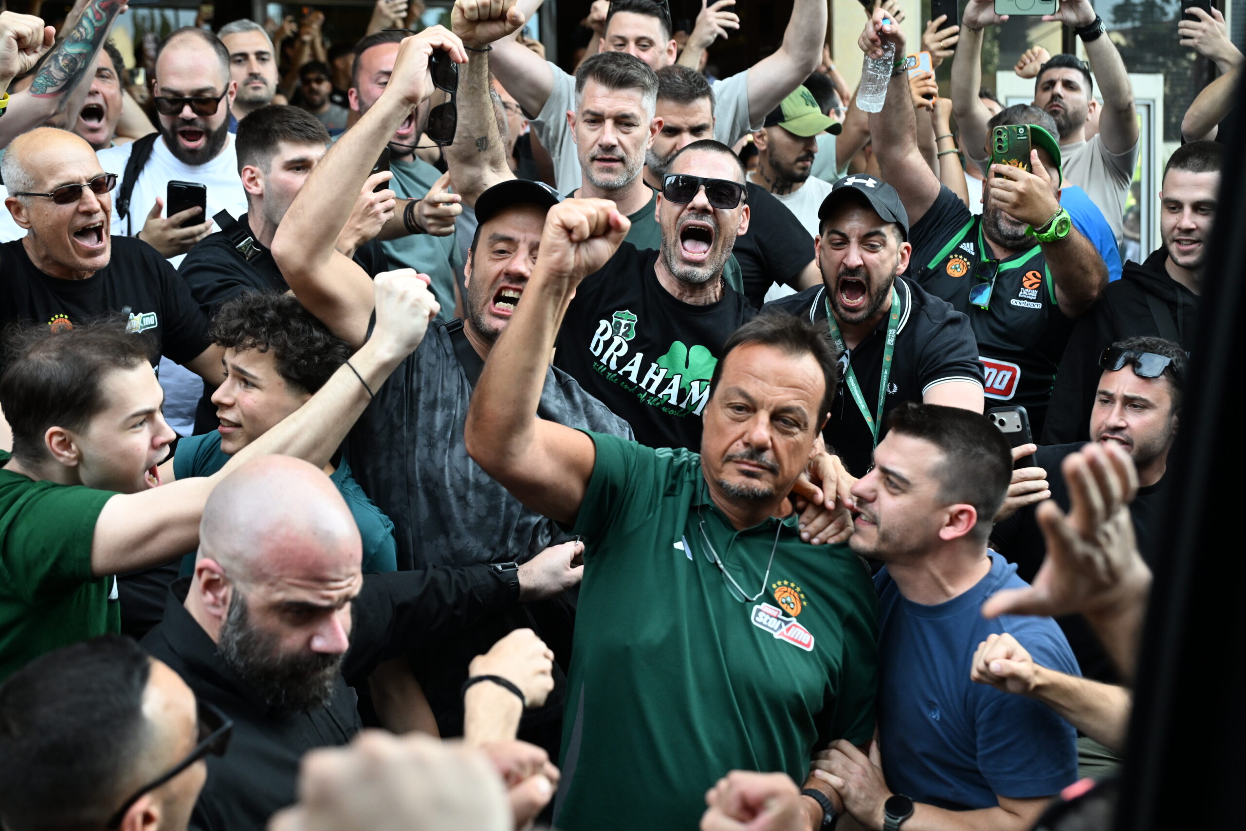 Παναθηναϊκός: Γροθιές από Αταμάν κατά την αναχώρηση - Με... αφάνα ο Ναν στο ΣΕΦ (pics)
