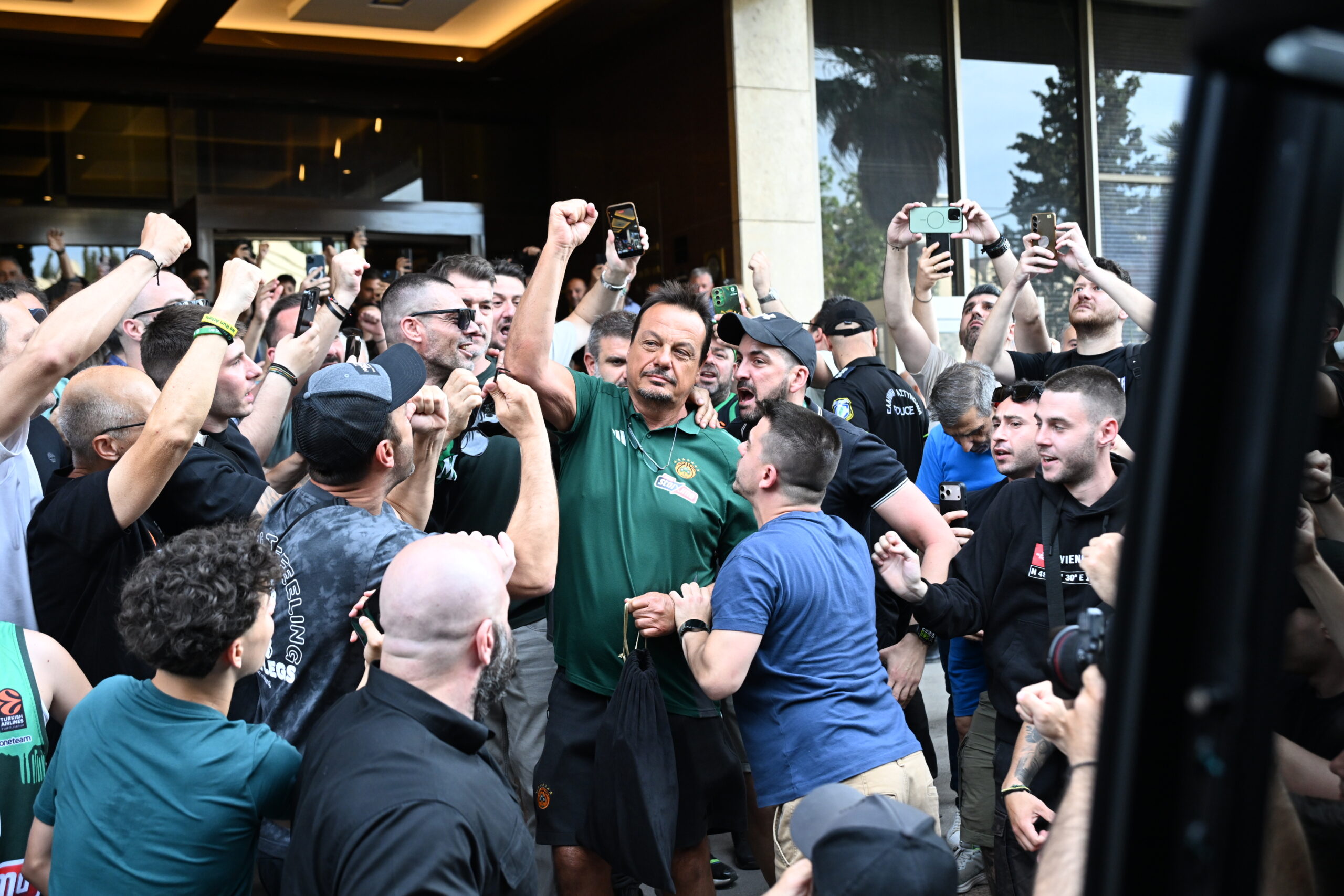 Παναθηναϊκός: Γροθιές από Αταμάν κατά την αναχώρηση - Με... αφάνα ο Ναν στο ΣΕΦ (pics)