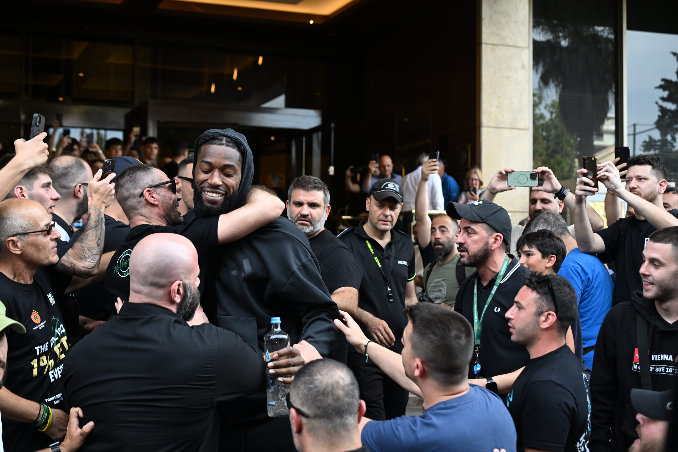 Παναθηναϊκός: Γροθιές από Αταμάν κατά την αναχώρηση - Με... αφάνα ο Ναν στο ΣΕΦ (pics)