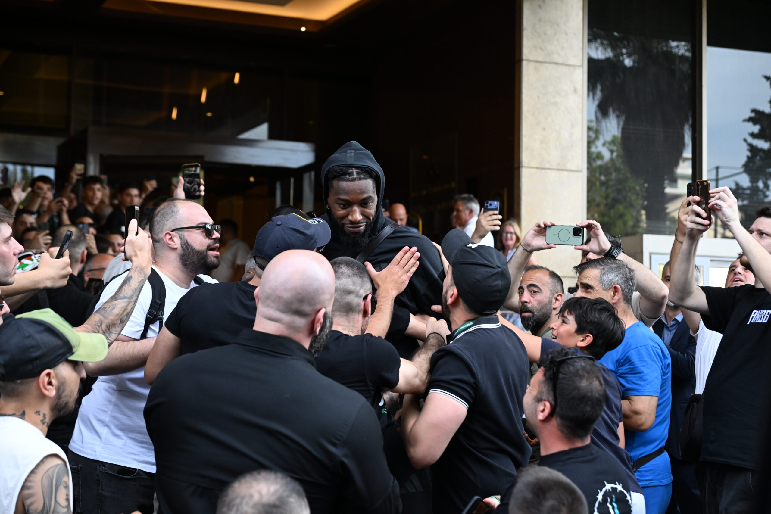 Παναθηναϊκός: Γροθιές από Αταμάν κατά την αναχώρηση - Με... αφάνα ο Ναν στο ΣΕΦ (pics)