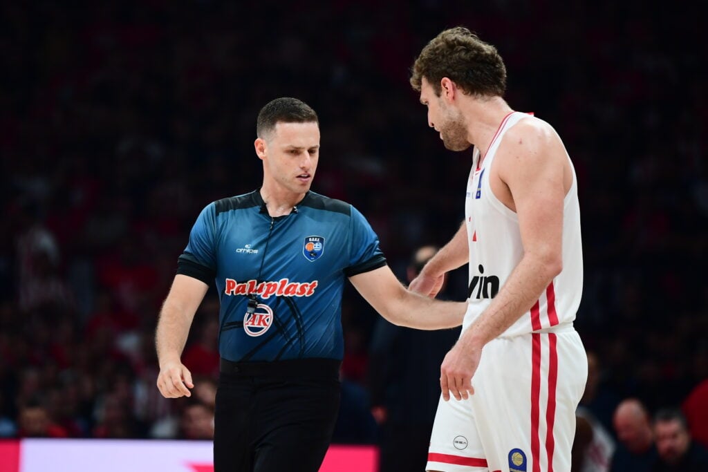 Διαιτησία «μαγεία» και στο Game 3: Οι φάσεις της ντροπής με 13-4 βολές (1ο ημιχρ.)