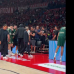 Δίδαξαν ήθος: Καλάθι με παίκτη κάτω να σφαδάζει, αποδοκιμασίες και υβριστικό σύνθημα (vid)