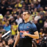 Ο Τσιμπούρης κατήγγειλε ότι άγνωστοι έβαψαν τον τοίχο στο σπίτι του στην Καλαμάτα