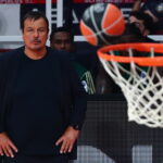 Έξαλλος ο Αταμάν με Τζόουνς: «Τι κάνει αυτός ο γαμ@@@... Τι είναι αυτό»