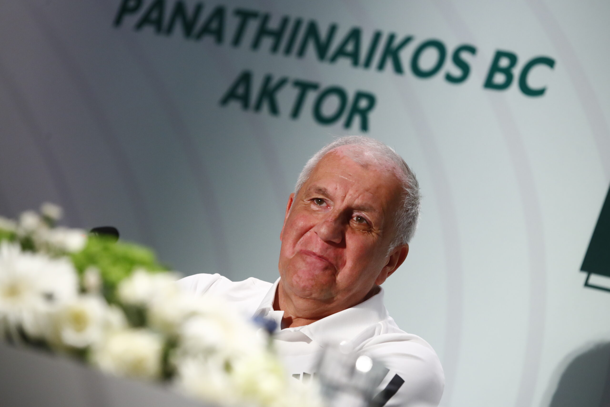 Ομπράντοβιτς: Η επικοινωνία με Σλούκα και οι επαφές με τους άλλους παίκτες