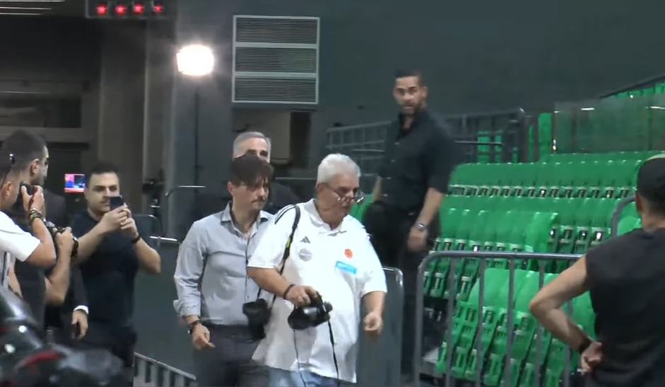 Βίντεο: Στο T-Center ο Γιαννακόπουλος μέσα σε αποθέωση
