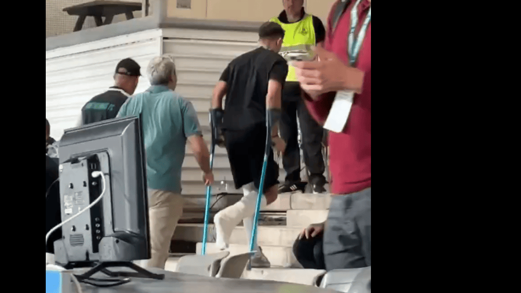 Συγκλονιστικός Παντελίδης: Στο ΟΑΚΑ, δίπλα στην ομάδα ακόμη και με πατερίτσες