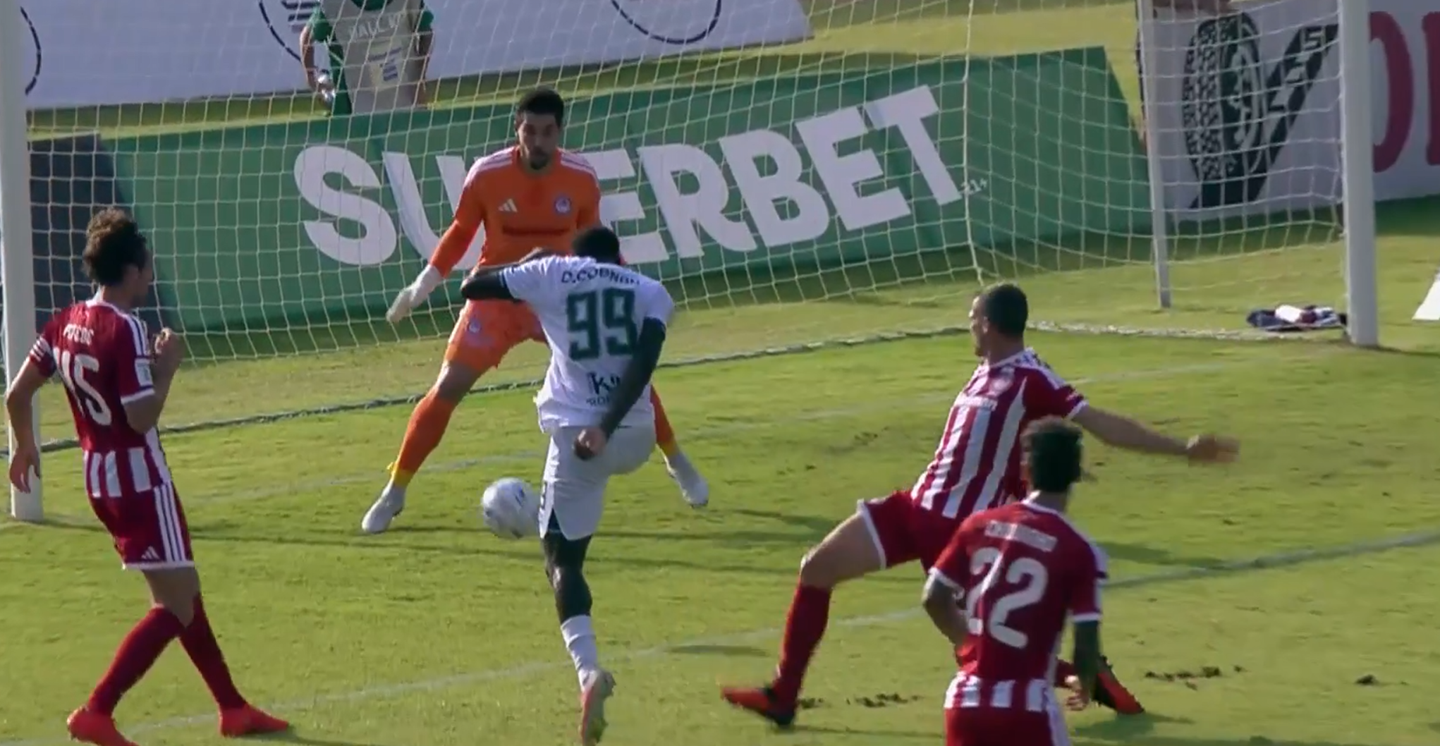 Λεβαδειακός - Ολυμπιακός: Μία ανάσα από το 1-0 ο Κομπνάν (vid)