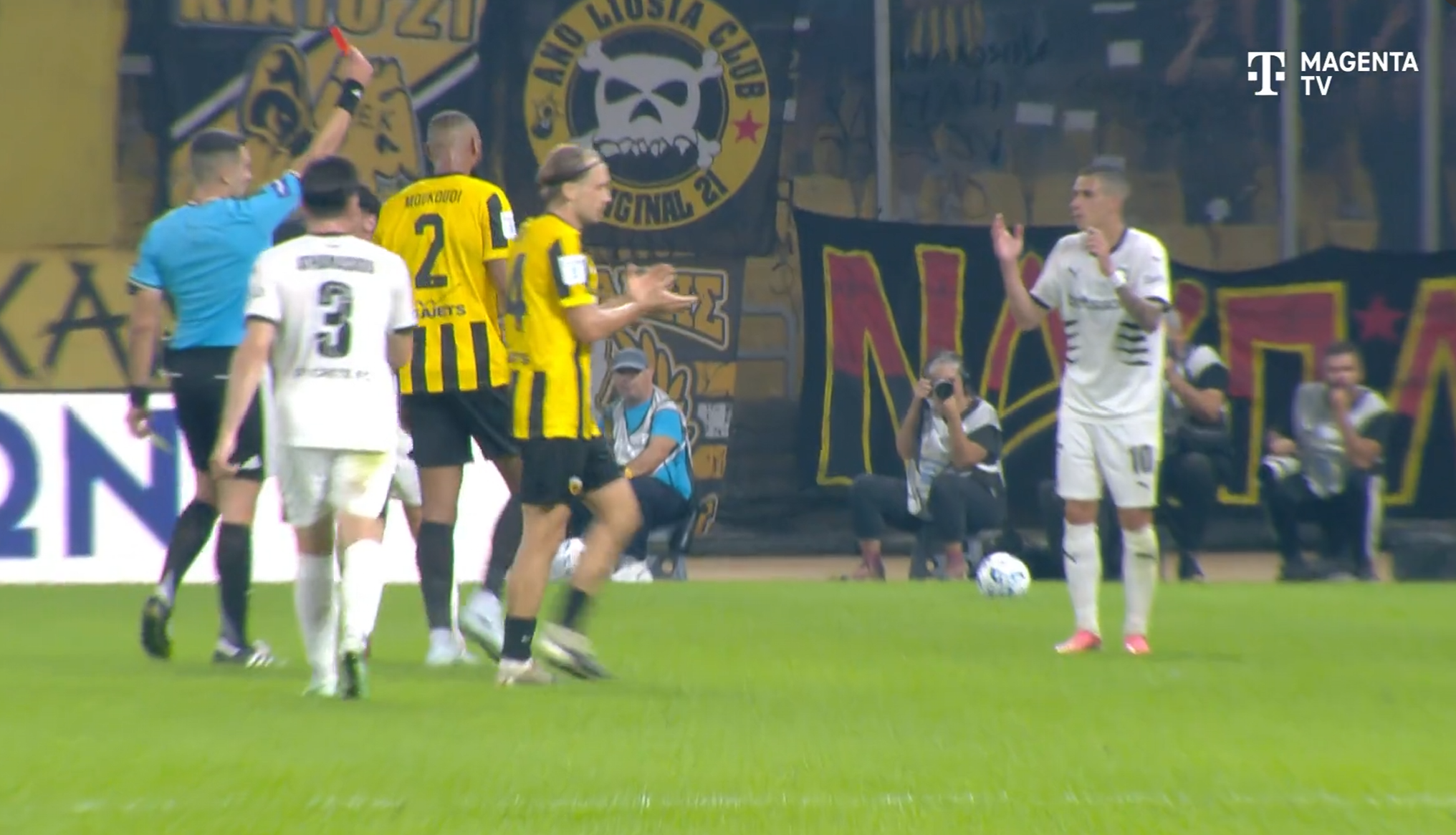 ΑΕΚ - ΟΦΗ: Αποβλήθηκε στην «Allwyn Arena» ο Αϊτόρ! (vid)