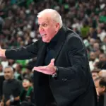 Παναθηναϊκός: Το πηγαδάκι μετά τη Χάποελ έξω από το γραφείο του Ζοτς