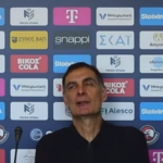 Μπαρτζώκας: «Ρε παιδιά μην ανοίγετε τώρα» - Απρόοπτο στη συνέντευξη Τύπου (vid)