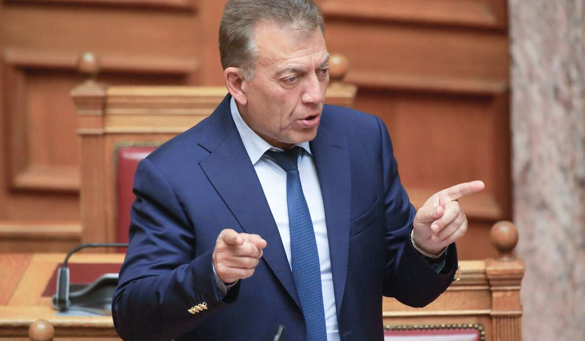 Τελεσίγραφο Βρούτση σε ΕΟΚ: Φύγετε για να διευκολύνετε τις αλλαγές στο μπάσκετ