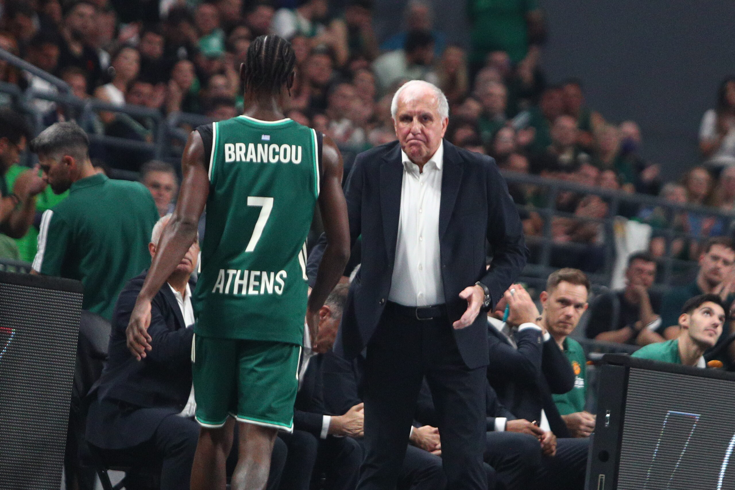Μετά από χαμένο καλάθι: Η απίθανη αντίδραση του Ομπράντοβιτς προς τον Μπαντιό